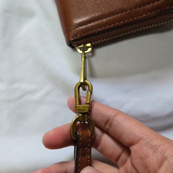 Fossil Logan Brown Leather RFID Zip Around Clutch With Detachable Wrist Strap - Picture 6 of 11